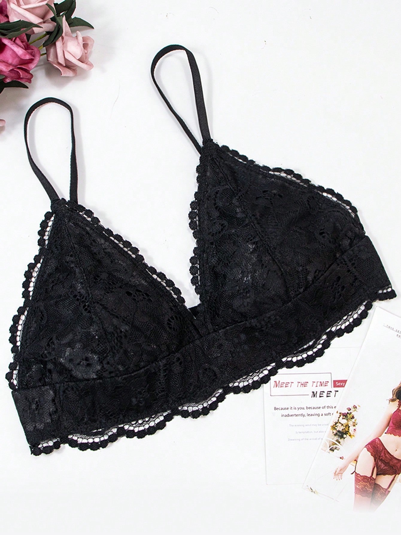 Sosten sexy y comodo de copa triangular de encaje negro para mujer con tirantes delgados