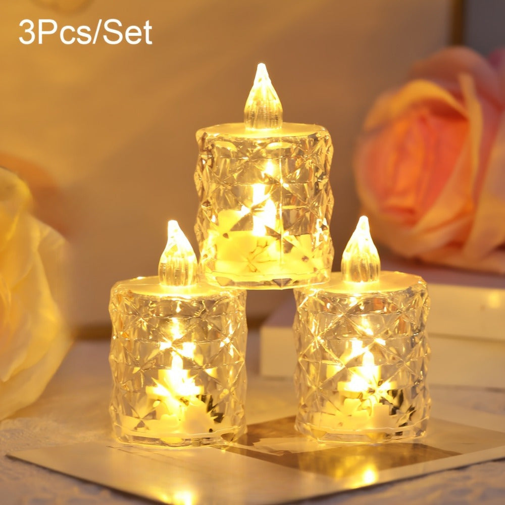 3 velas LED con diseños recortados, operadas con batería, sin llama y controladas con interruptor, ideales para decoración interior/exterior, perfectas para cumpleaños, fiestas, bodas y San Valentín, incluye tamaños pequeño, mediano y grande
