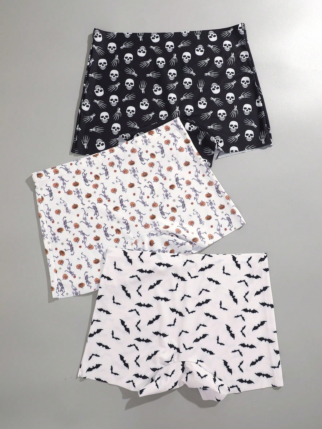 Finetoo conjunto de 3 piezas pantis con estilo gotico, sexy y lindo para mujer, con contraste de color hipster. ropa interior tipo short sin costuras con estampado completo de calaveras y murcielagos de halloween