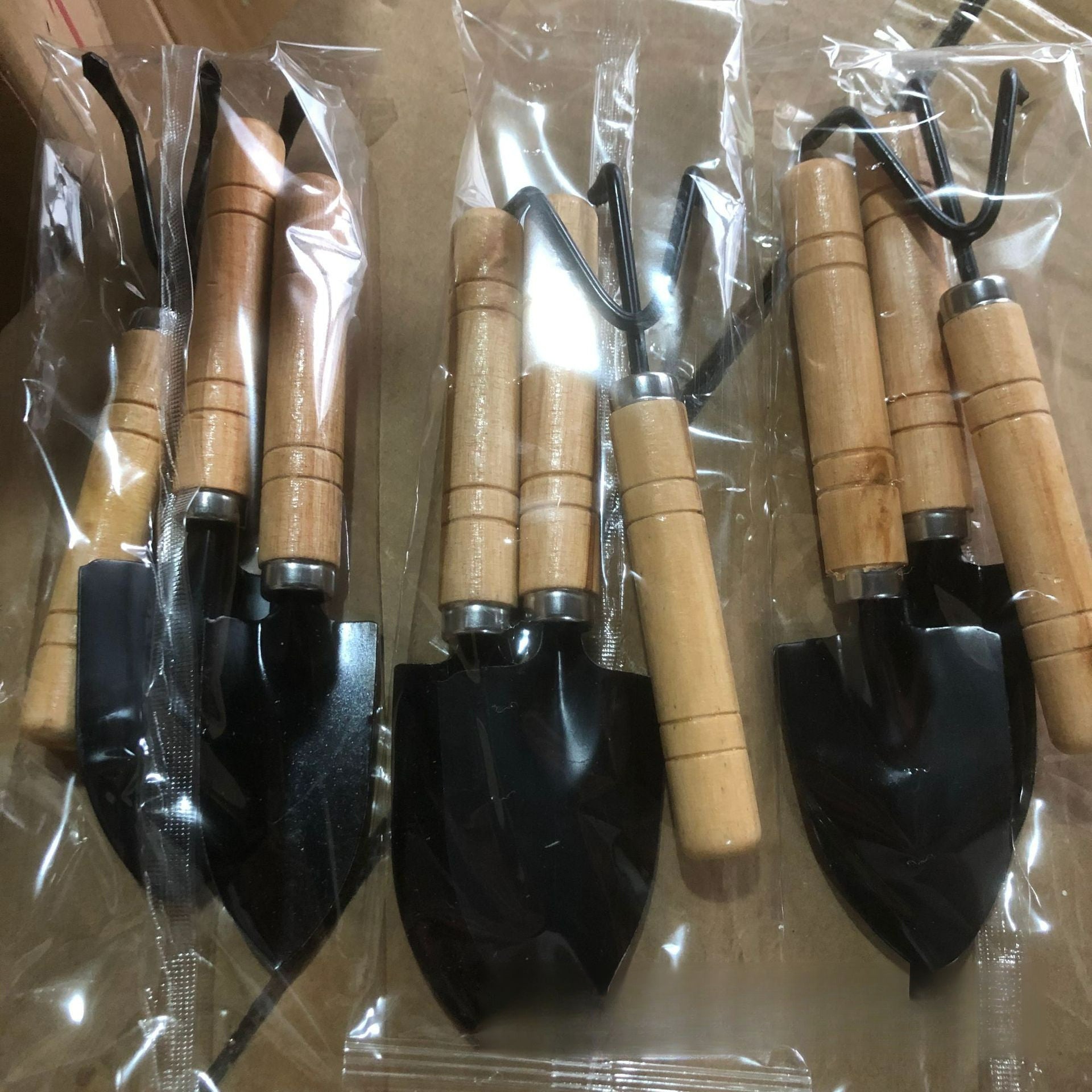 Juego de Herramientas de Jardín de 3 Piezas - Pala, Rastrillo y Cepillo con Mango de Madera para Plantar Flores y Verduras, No Necesita Energía