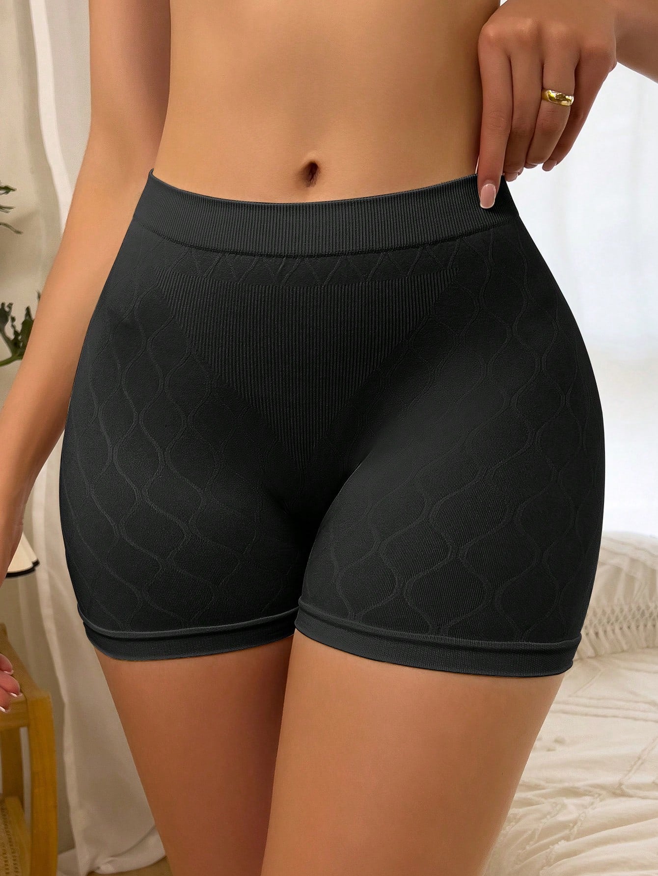 Bragas informales de mujer con diseno de rayas verticales y patron de rombos
