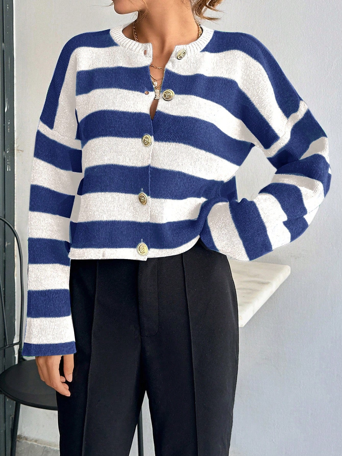 Cardigan de mujer con cuello redondo y botones delanteros, con estampado de rayas