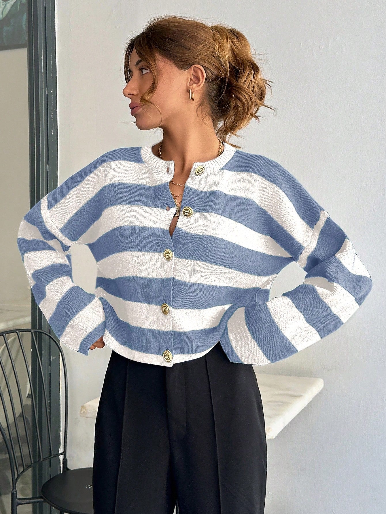Cardigan de mujer con cuello redondo y botones delanteros, con estampado de rayas