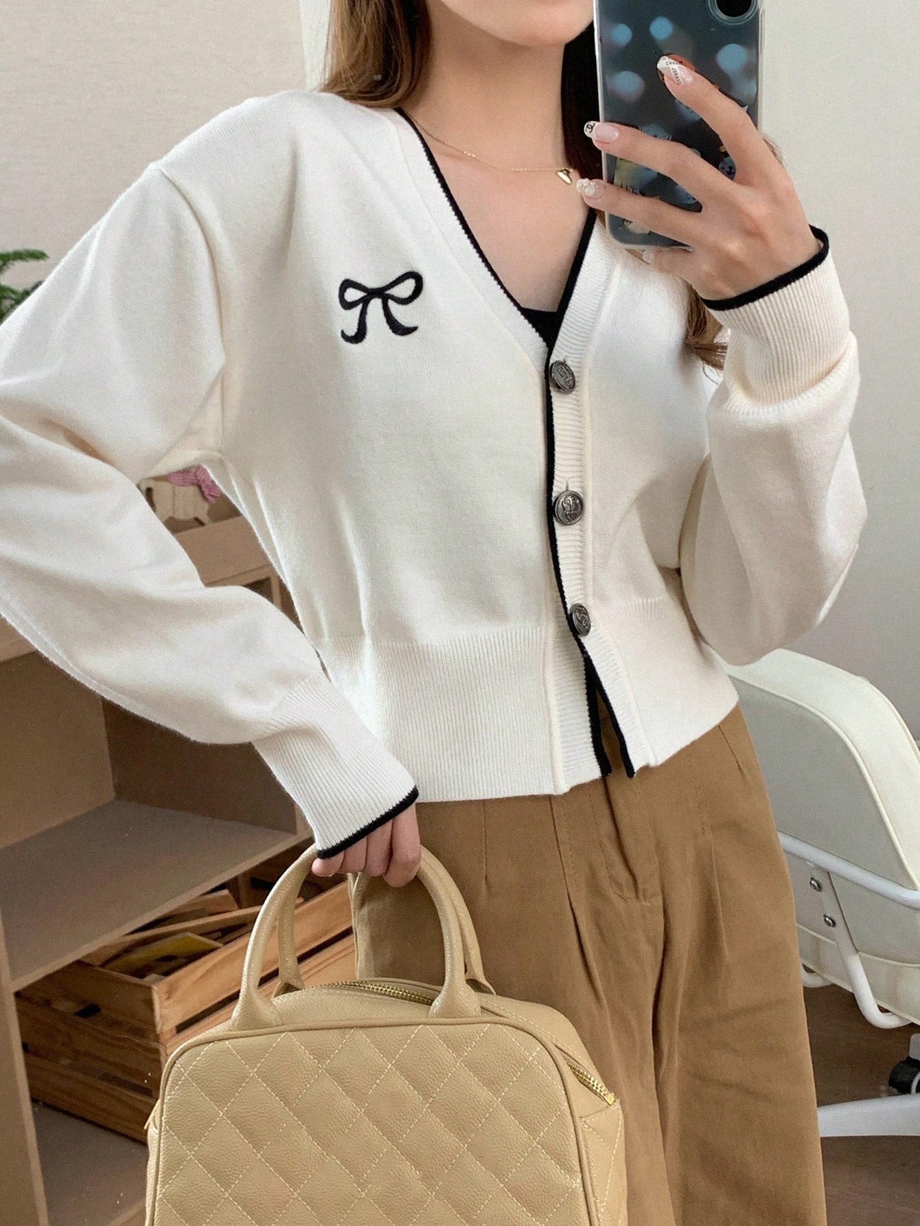 Dazy camisa casual de manga larga con bloques de color, decoracion de lazo e impresion de botones para mujer