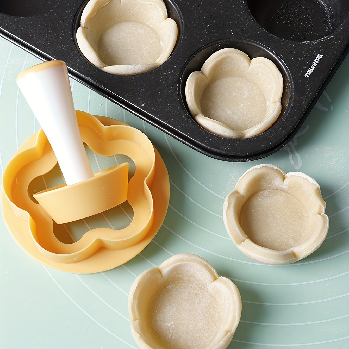 Juego de Cortadores y Prensa en Forma de Flor - Ideal para Tartlets, Galletas y Repostería - Utensilios y Accesorios de Cocina