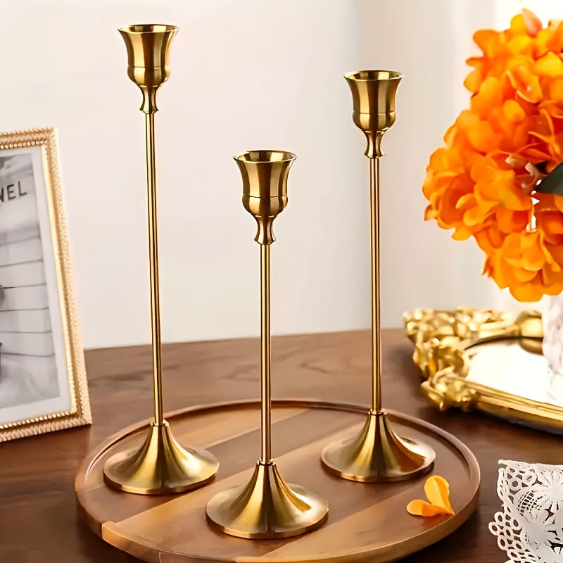 Juego de 3 Candelabros de Diseño Vintage, Candelabro Cónico de Metal Dorado de Latón - Decoración de Temática Floral para Mesa, Acabado con Aceite - Perfecto para Bodas, Navidad, Fiestas, Repisas, Regalos de Inauguración (Velitas No Incluidas)