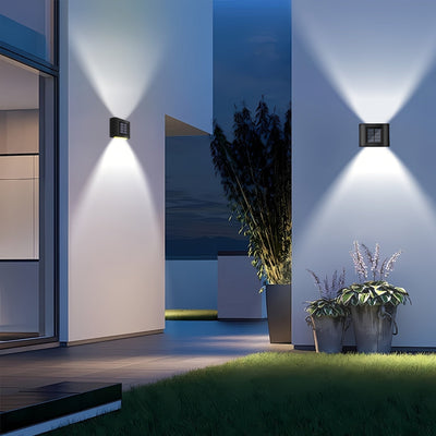 4 unidades de luces de valla de 6 LED alimentadas por energía solar para jardín, disponibles en blanco cálido o blanco frío, perfectas para patios al aire libre, céspedes de jardín, vallas de patio, entradas de vehículos y decoraciones de fiestas.
