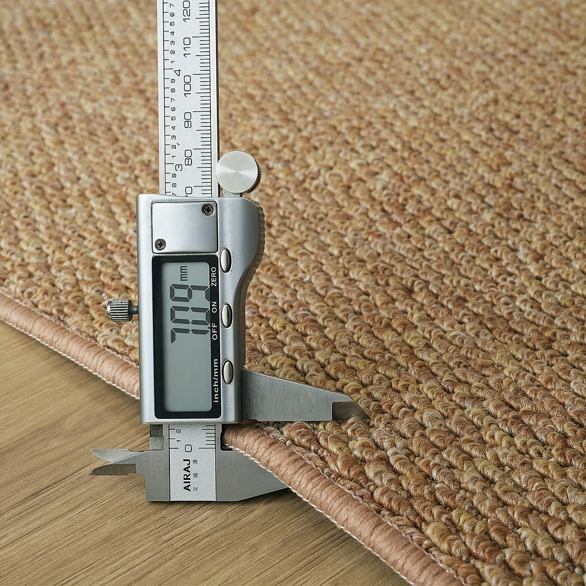 1pc Alfombra Exterior Inclusion Under Heaven - Patrón de Piña Imitación Sisal, Diseño Nórdico Minimalista Marrón Natural, Mezcla Duradera de TPR y Polipropileno, Tamaño Grande hasta 2.16m² para Patio, Terraza, Balcón, Entrada, Decoración Exterior de Piña
