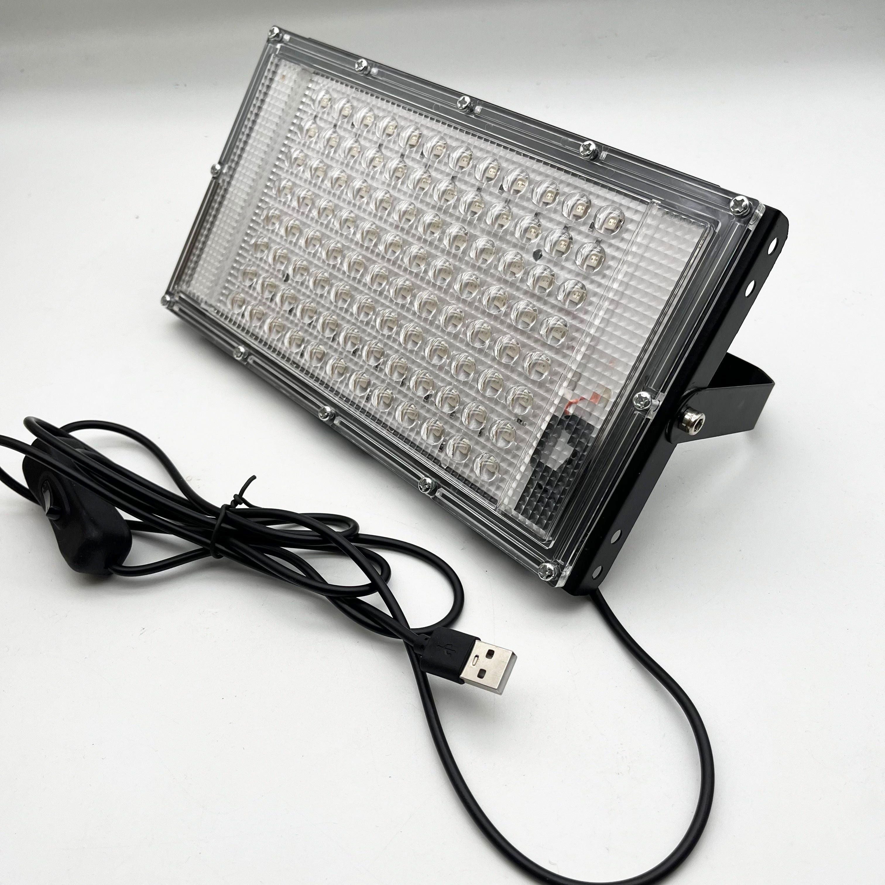 Luz negra UV con 96 LED y botón de encendido/apagado para Switch - Ideal para fiestas con luces negras, Halloween y arte corporal | Construcción metálica duradera, instalación fácil