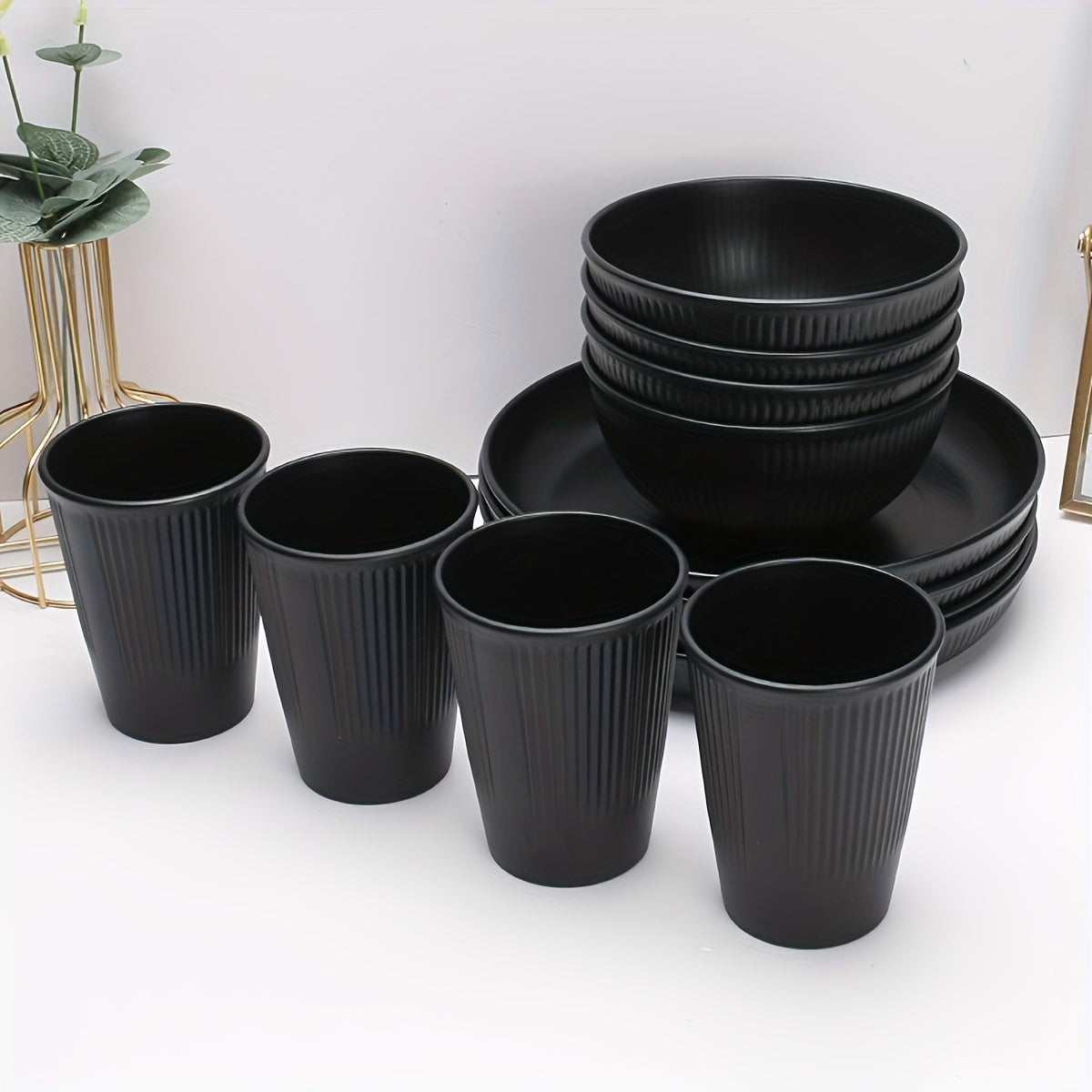 Juego de vajilla irrompible con temática navideña, 18 piezas - Platos, tazones y vasos negros, aptos para lavavajillas y microondas, ideal para cocina, residencias estudiantiles, campamentos, autocaravanas, picnics, reuniones festivas y aventuras al aire