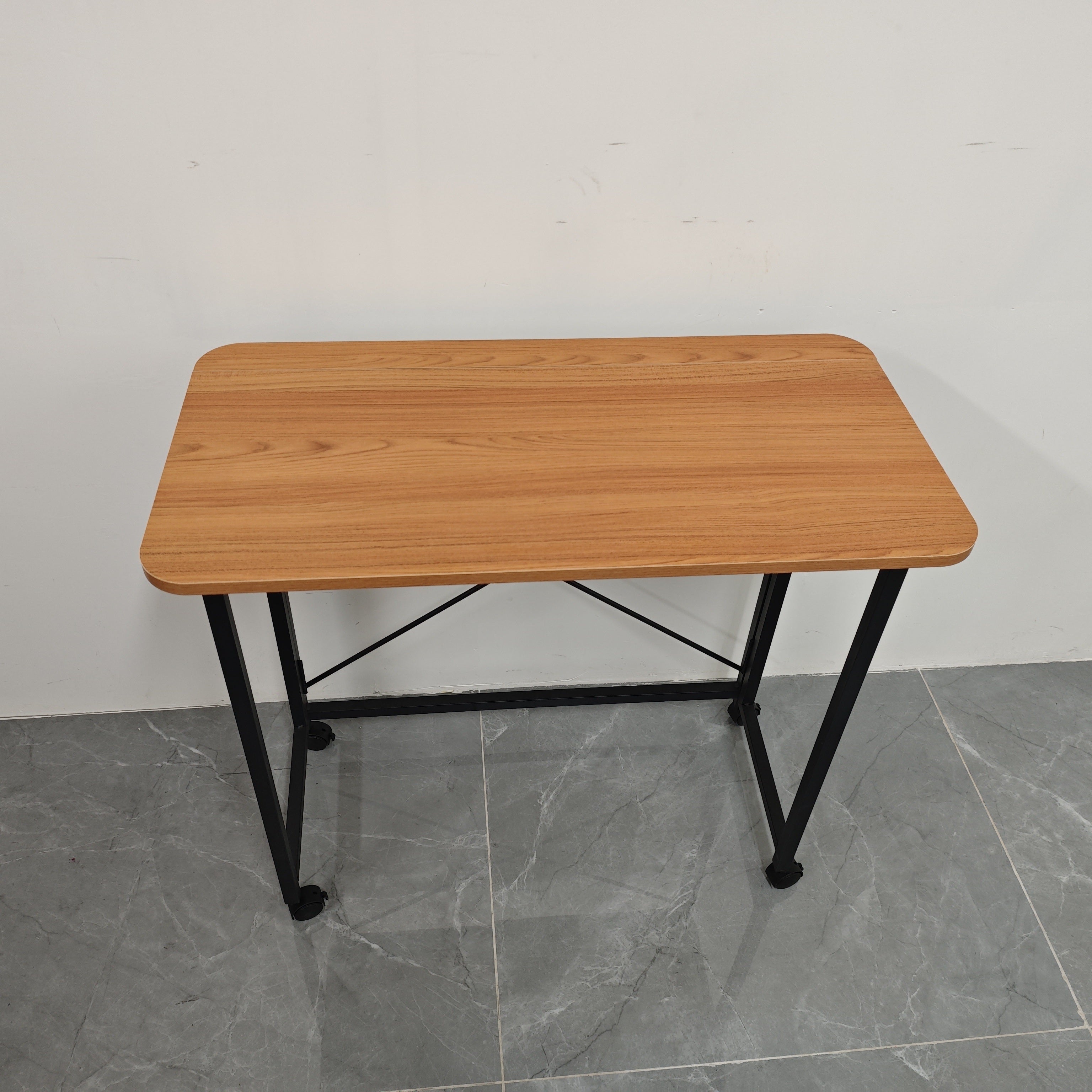 Escritorio plegable portátil de madera con ruedas giratorias 360°, mesa para computadora de oficina en casa, panel de madera y estructura metálica, sin necesidad de electricidad, 1 unidad