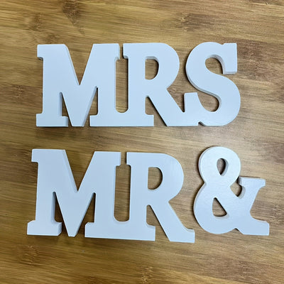 Encanto Romántico: Elegantes Letreros de Madera Blancos para Señor y Señora en Bodas - Decoración de Mesa con Letras Elegantes para Fiestas, Cenas o Exhibición en la Pared del Hogar, Perfectos para Celebraciones de Bodas, Decoración de Mesa de Boda | Let