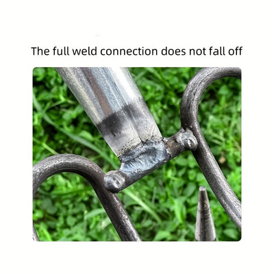 Rastrillo de acero multiusos resistente, ideal para cavar y labrar tierra. Perfecto para jardines, obras y limpieza en playas. Diseñado con metal duradero para uso fácil en condiciones adversas, herramienta esencial de mantenimiento