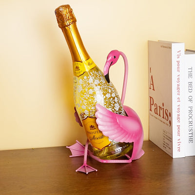 Soporte de vino de metal con forma de flamenco y soporte de vidrio - Creativo almacenamiento de botellas de vino rojo, diseño de ave divertido para decoración de escritorio, cocina y hogar, decoración única del hogar, diseño juguetón, construcción sólida.