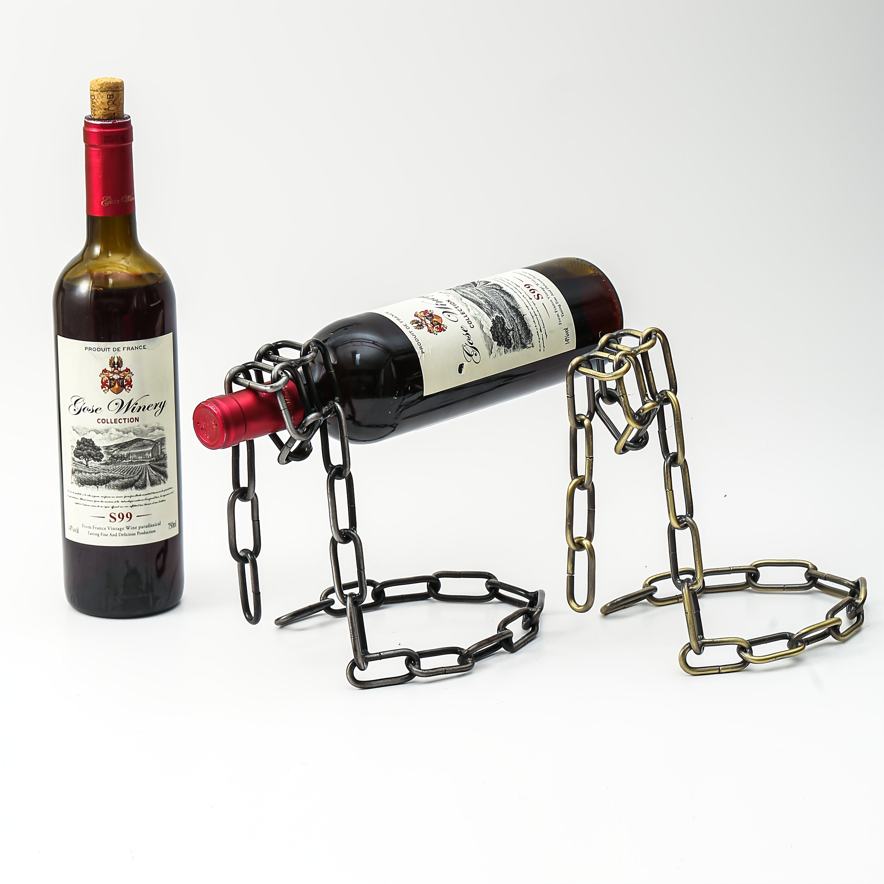 Estante de bebidas minimalista y creativo de estilo europeo con diseño de cadena para exhibir favoritos rojos.