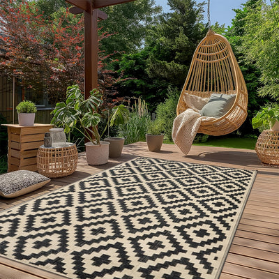 Tapete geométrico duradero de color negro y beige para exteriores - Tapete plegable de plástico para decks, patios, camping, playas y más - Hecho a máquina, ligero y fácil de limpiar, tapete para exteriores | Tapete con patrón geométrico | Tapete de plás