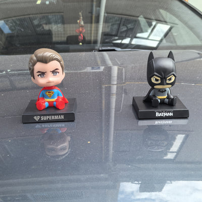 Figura de coche de Batman y Superman, decoración única para el salpicadero, adorno para escritorio, decoración para escritorio, mesa de noche, es la mejor opción para regalos de cumpleaños, Navidad, Halloween, Acción de Gracias.