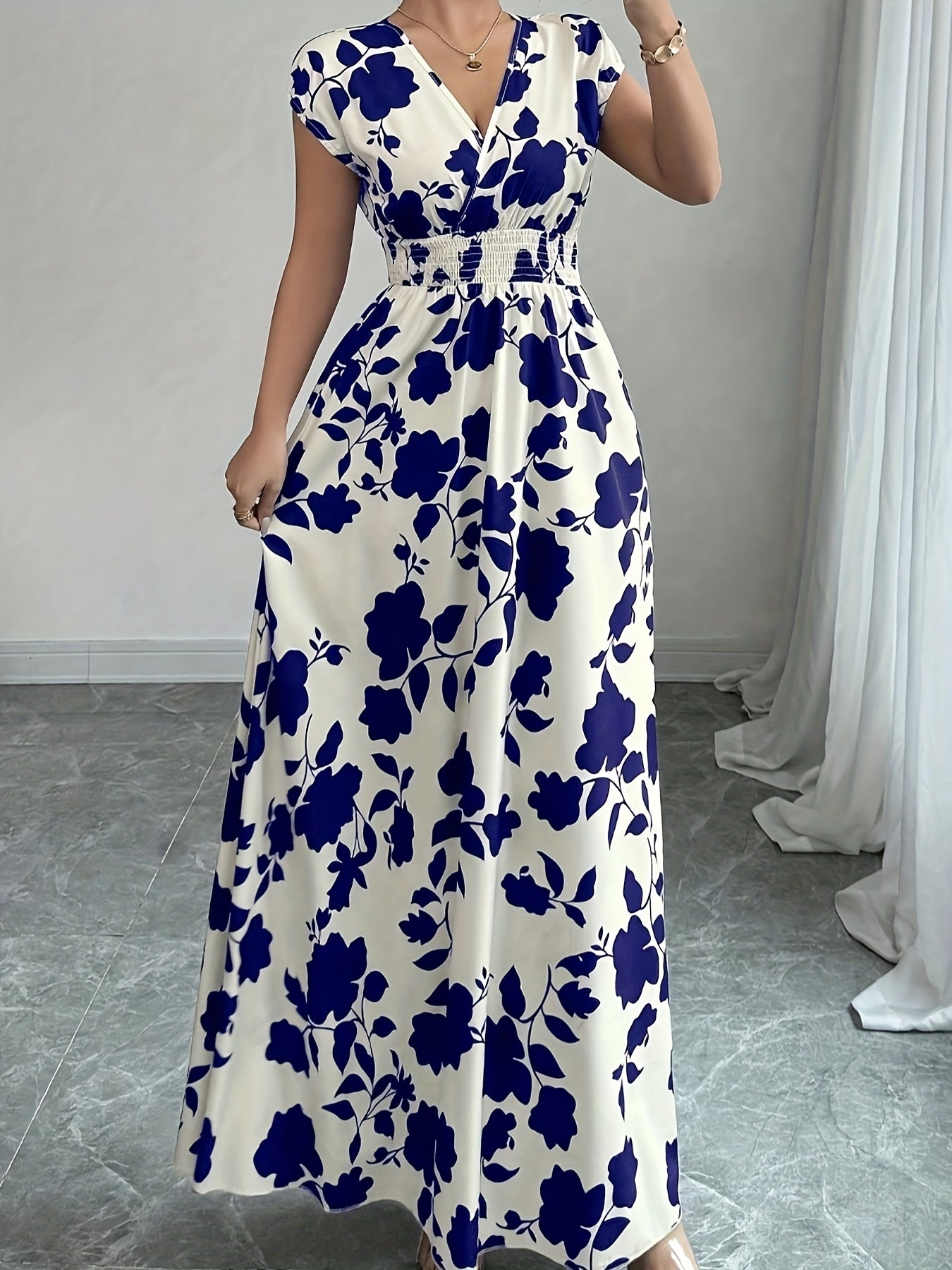 Elegante vestido largo de flores rosas con cuello en V y mangas cortas - Silueta de línea A que fluye, cintura ceñida, perfecto para primavera/otoño, ropa casual a formal, ropa elegante casual | Vestido con estampado floral | Diseño de cintura ceñida