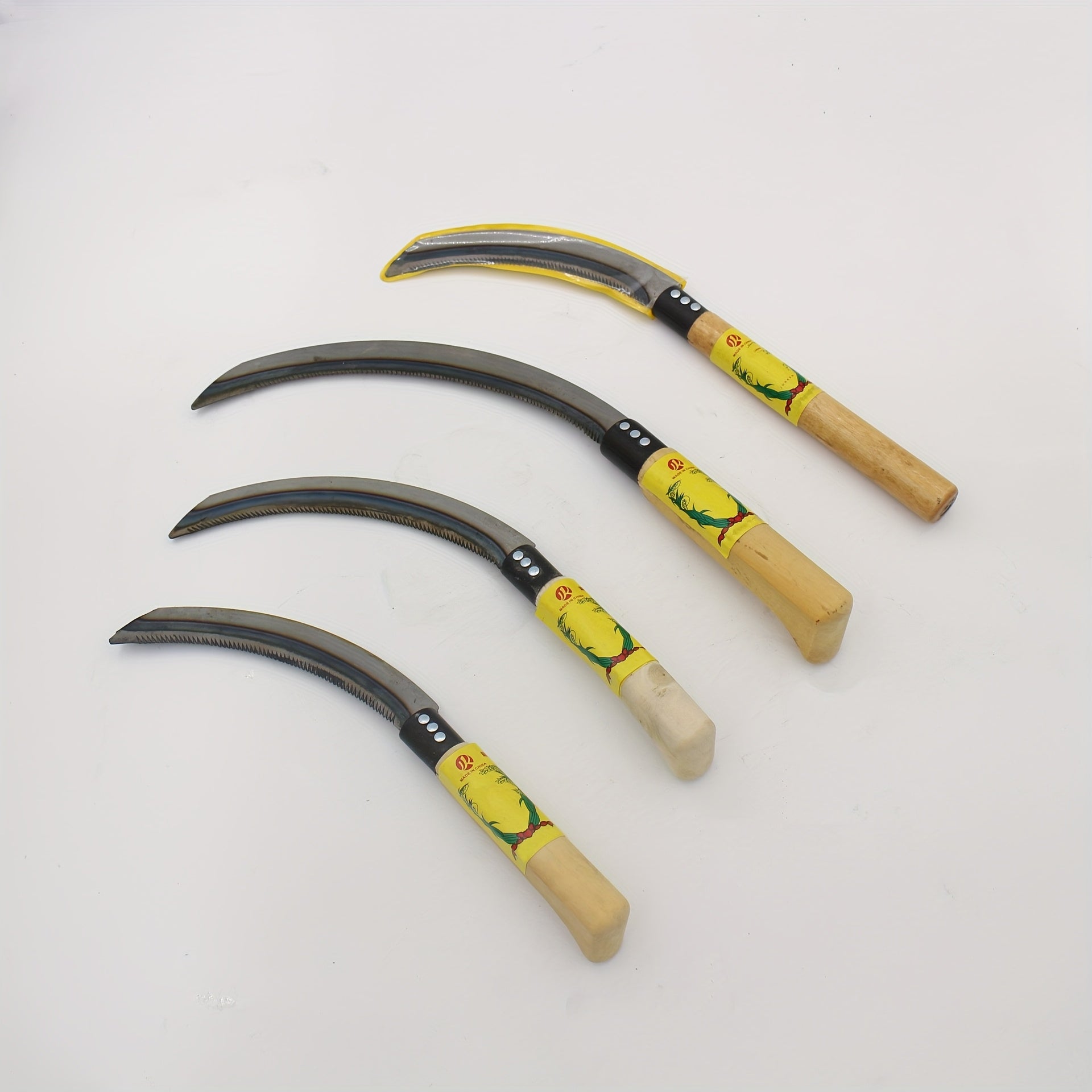 Hoz de mango de madera con dientes afilados para cortar hierba, deshierbar, cosechar verduras, arroz, trigo y cebollinos, utilizada en la agricultura.