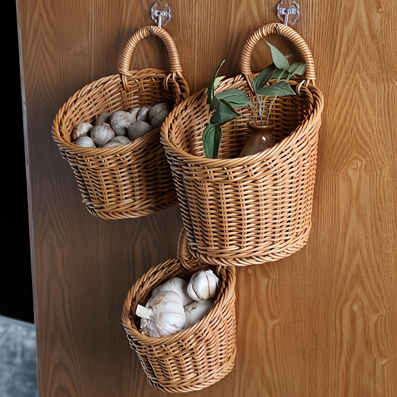 Juego de 3 Cestas Rústicas Imitación Ratán para Pared, Cestos Colgantes Tejidos de Plástico para Cocina, Jengibre, Ajo y Frutas, Organizadores Multiusos con Asa para Hogar y Estantes