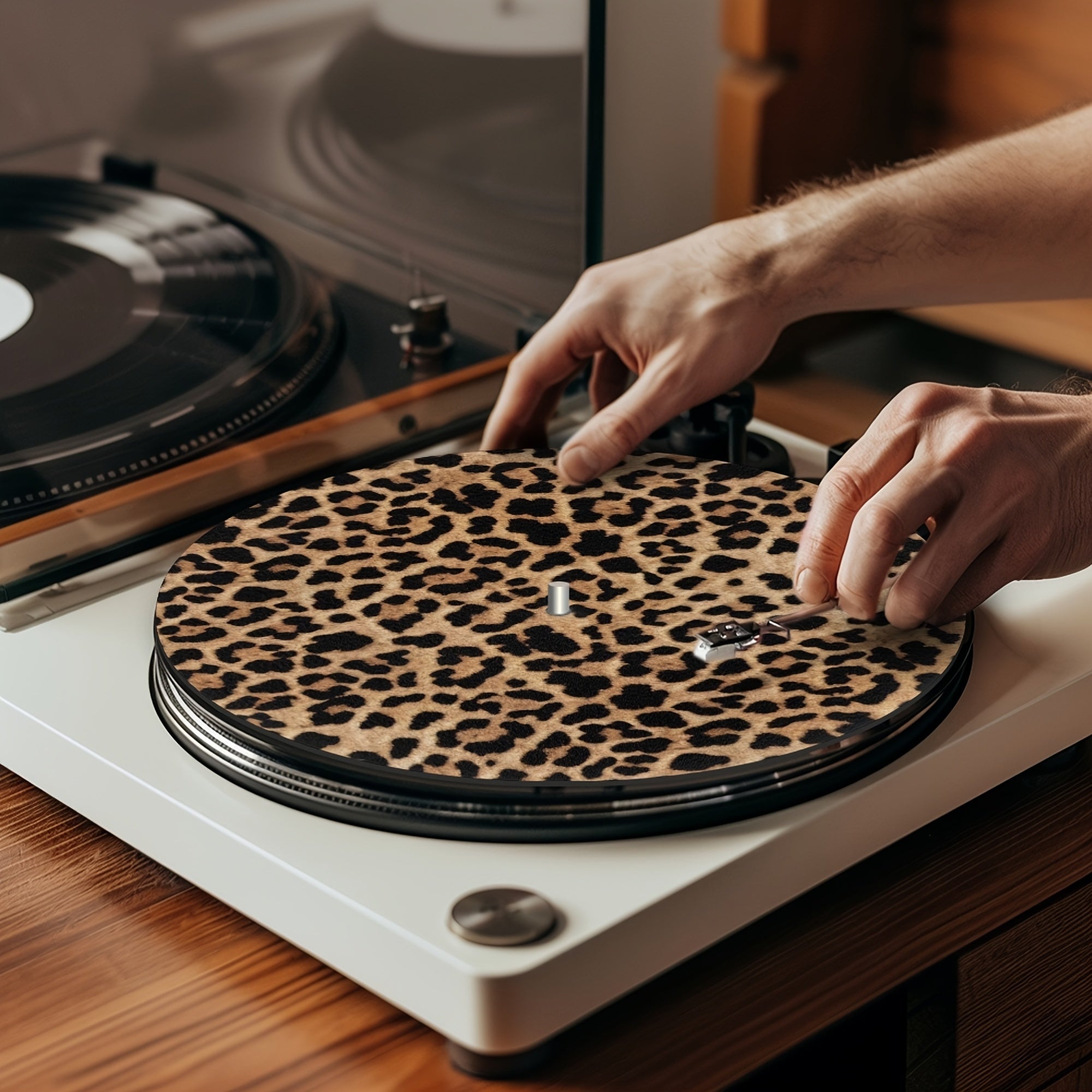 1pieza RSHUBINO Alfombrilla de goma para turntable, antideslizante y antistática, almohadilla para reproductor de discos de vinilo, mejorador de calidad de sonido, reduce la vibración, accesorio de decoración para el hogar, estampado de leopardo/tigre/ce