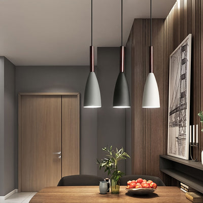 Modernas Lámparas Industriales de 3 Luces con Pantalla Metálica Recta, Candelabros Decorativos al Estilo Moda sin Madera de Roble y Acabado en Hierro, Aparato de Iluminación Retro Industrial para Colgar en el Techo con Luz Ajustable para Cocina, Dormitor