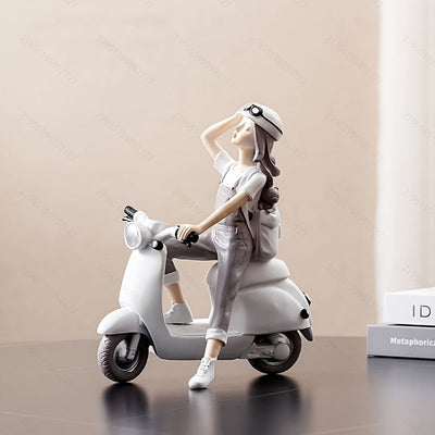 1pieza Chica de Motocicleta, Material de Resina, Adecuado para Decoración de Escritorio, El Regalo Ideal para Navidad, Acción de Gracias y Día de San Valentín, No Necesita Conexión a la Electricidad