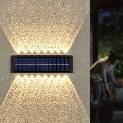 Juego de 2 luces solares para exteriores con 16 LEDs, ideales para mejorar patios y paredes. Estas luces decorativas de paisaje mejoran el ambiente con la capacidad de lavado de paredes en dos direcciones, perfectas para decorar balcones de verano. Clasi