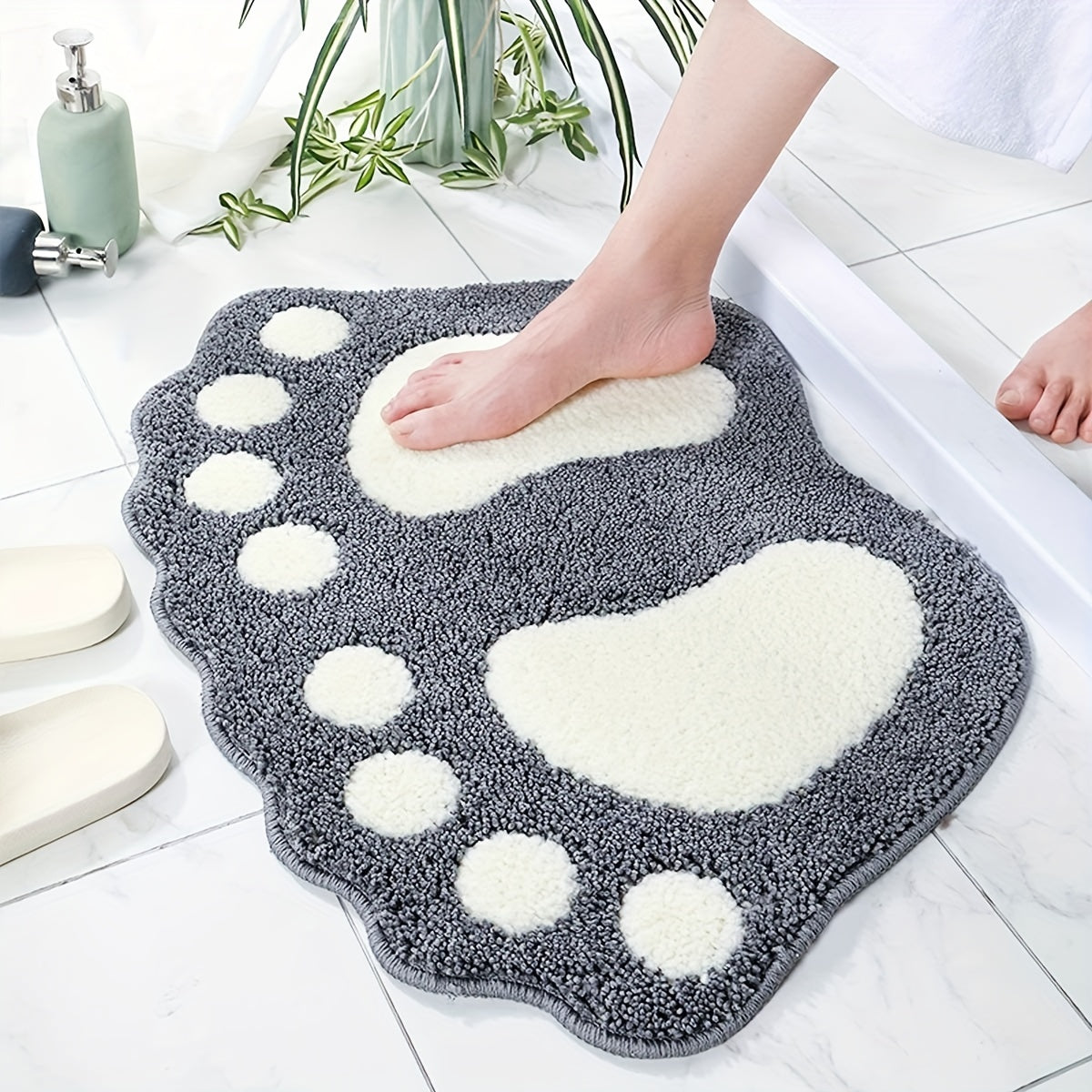 Relajación en casa, alfombrilla de baño en forma de bota antiderrapante - Lavar en máquina, suave mezcla de poliéster y PVC, color gris y crema, perfecta para decoración de baño