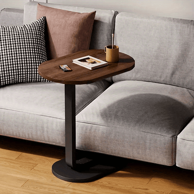 Mesa esencial en forma de C para maratones con dos opciones de color. Estable y robusta, perfecta para usar al lado de un sofá o cama, lo que facilita colocar bebidas y aperitivos para una experiencia cómoda en casa.
