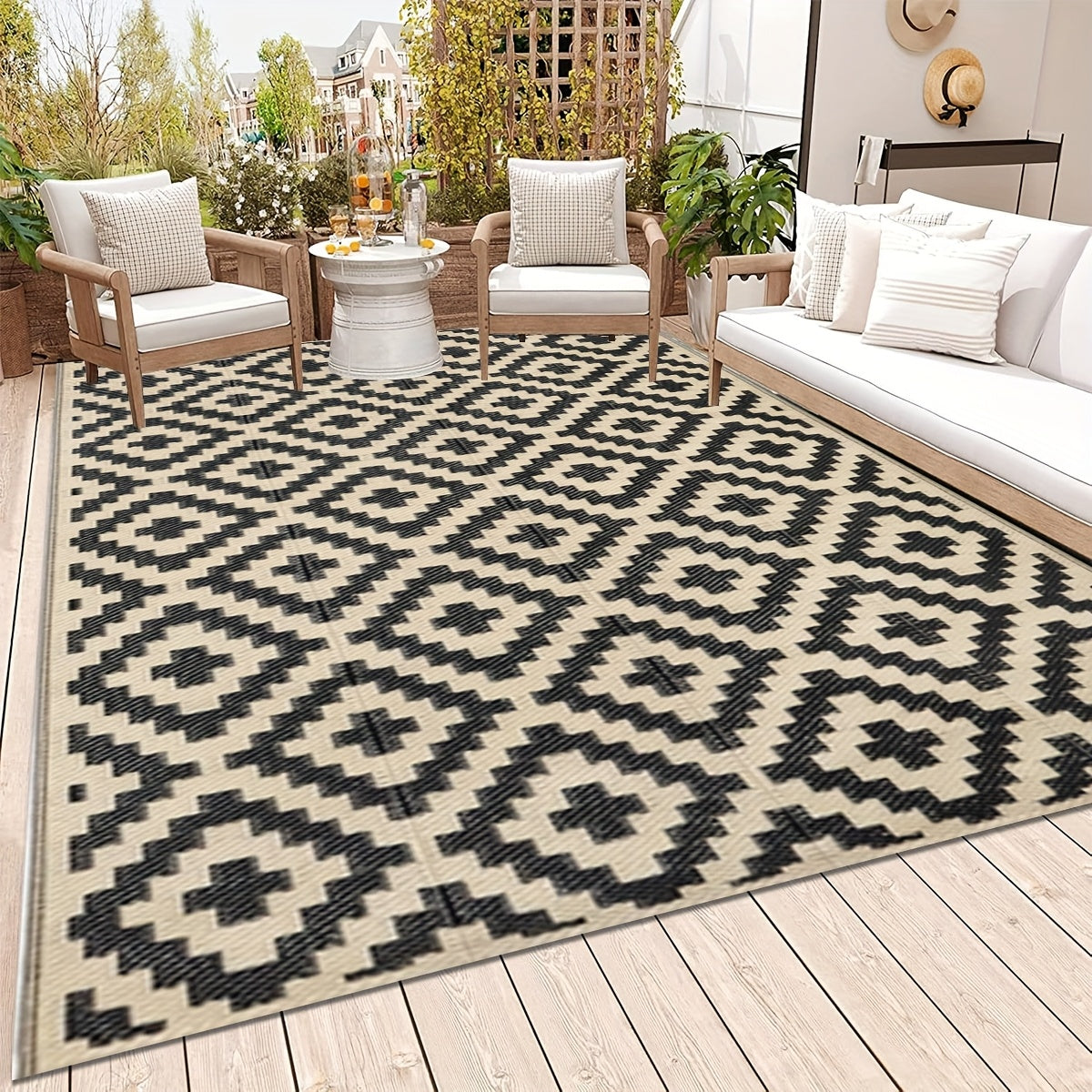 Tapete geométrico duradero de color negro y beige para exteriores - Tapete plegable de plástico para decks, patios, camping, playas y más - Hecho a máquina, ligero y fácil de limpiar, tapete para exteriores | Tapete con patrón geométrico | Tapete de plás