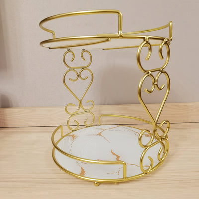 Un estante de hierro pintado al estilo nórdico para cosméticos y tazas de enjuague bucal, con estante de vidrio extraíble, adecuado para uso en tocadores, baños, fregaderos, comedores y cocinas.