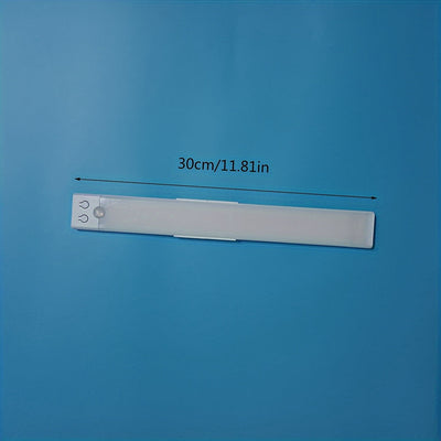 Luz de gabinete LED regulable con cambio de color, control de botón de pulsar y sensor de movimiento - Acabado de metal mate, batería de litio recargable, cable USB, cinta adhesiva de montaje incluida, sin accesorios - 20/30/40/50cm