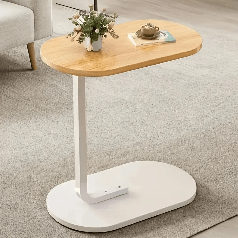 Disponible en dos colores, esta mesa lateral de forma C, diseñada inteligentemente, se adapta perfectamente al lado de tu sofá o cama, ofreciendo un almacenamiento conveniente para bebidas y libros, creando un ambiente hogareño eficiente!