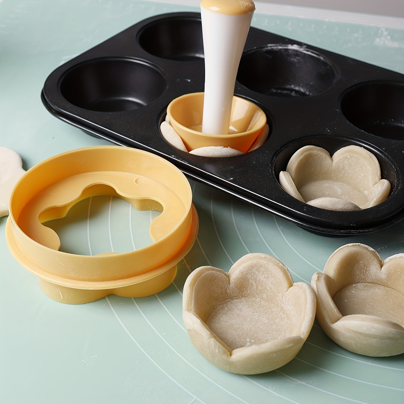 Juego de Cortadores y Prensa en Forma de Flor - Ideal para Tartlets, Galletas y Repostería - Utensilios y Accesorios de Cocina