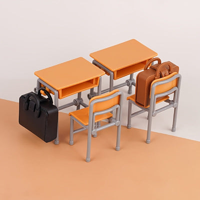 Conjunto de Aula Mini de 6 Piezas, Mesa y Sillas de Plástico con Mochila, Decoración de Casa de Juguete para la Escuela, Vajilla DIY, Exhibición en Casa, Colección Mini, Ocasión de Fiesta, No Requiere Electricidad