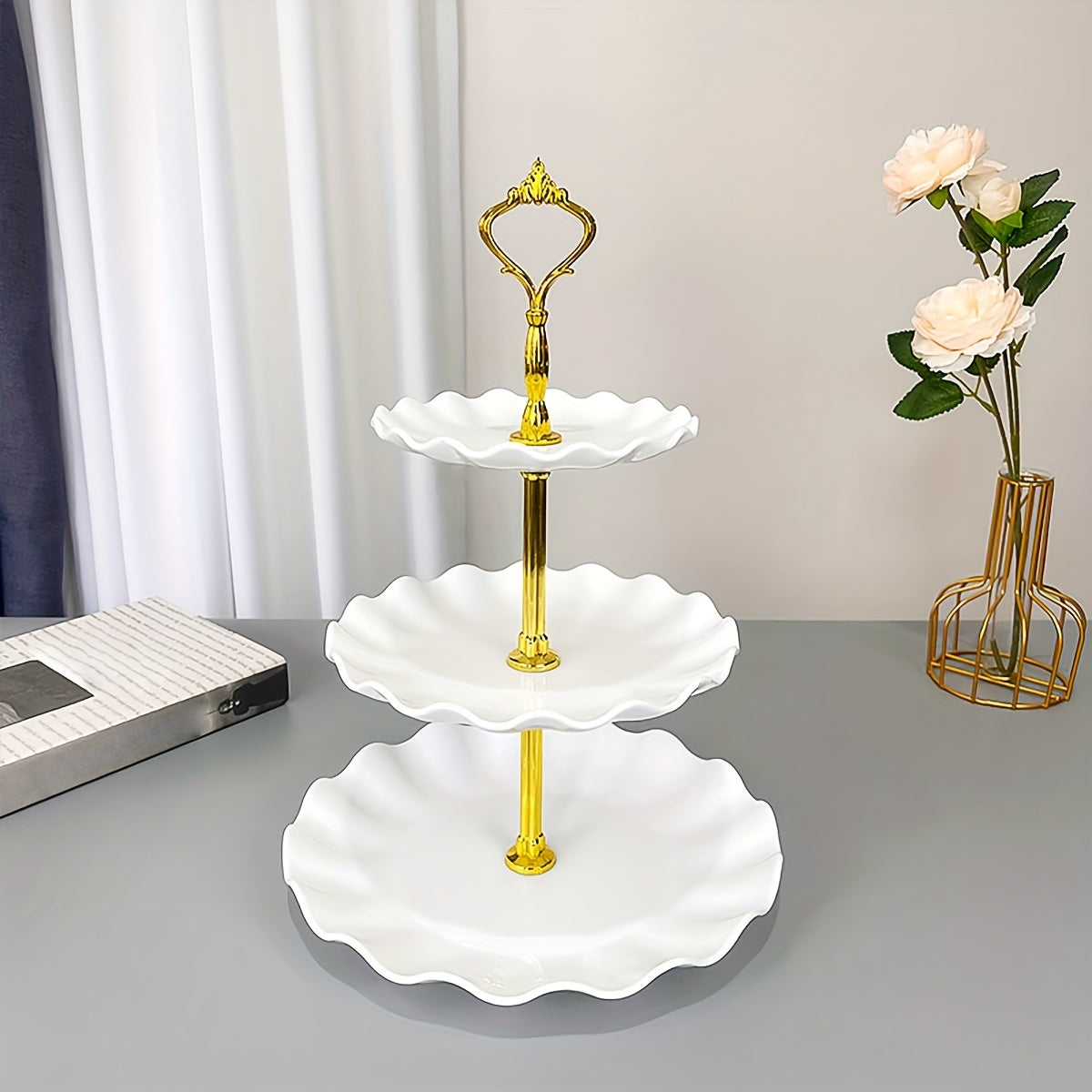 1pc Elegante Soporte para Pastel de 3 Niveles en Verde y Blanco, con Detalles Dorados - Diseño Floral, Material PP Duradero - Ideal para Fiestas de Té, Bodas, Reuniones - Perfecto para Exhibición de Postres y Uso en la Cocina, Suministros para Decoración