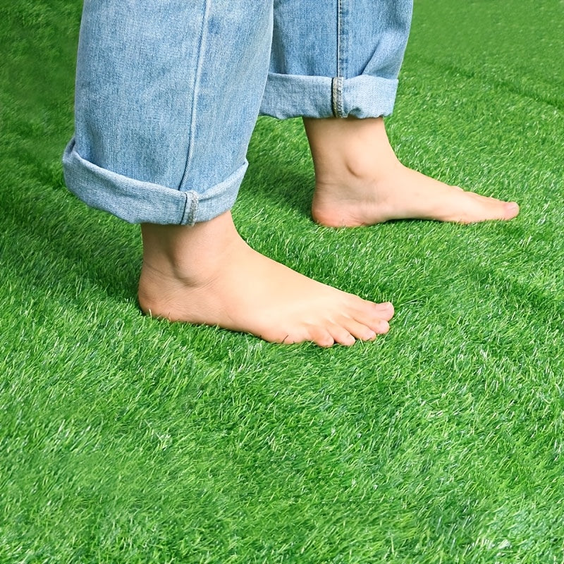 Césped artificial de alta calidad con agujeros de drenaje, alfombra verde mullida realista para uso en interiores y exteriores, ideal para perros, jardines, terrazas, balcones y decoración de bodas, decoración de jardín para perros | Textura de césped re