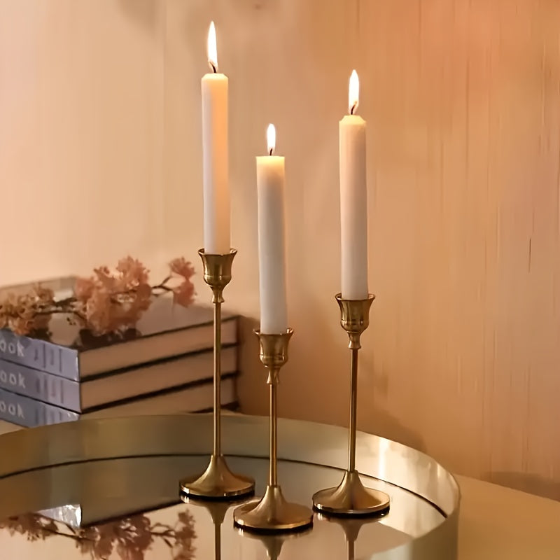 Juego de 3 Candelabros de Diseño Vintage, Candelabro Cónico de Metal Dorado de Latón - Decoración de Temática Floral para Mesa, Acabado con Aceite - Perfecto para Bodas, Navidad, Fiestas, Repisas, Regalos de Inauguración (Velitas No Incluidas)
