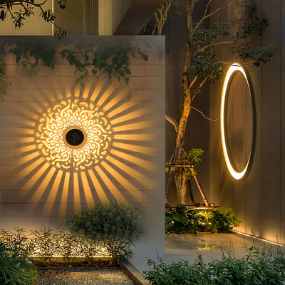 2 luces de pared huecas alimentadas por energía solar - Diseño de girasol y mandala, luces decorativas de jardín al aire libre de montaje semienterrado con sensor de luz, fijo de metal recargable para patio, jardín o porche, decoraciones solares al aire