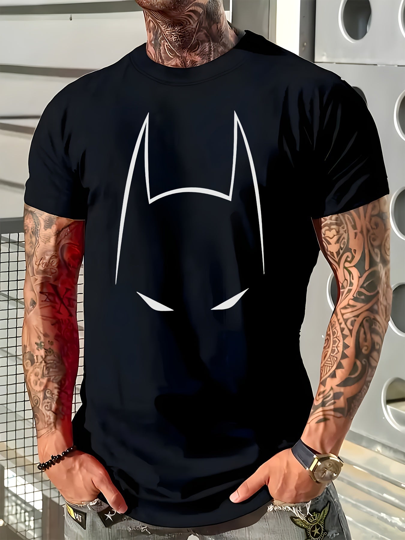 1 camiseta DC Warner para hombre con diseño de Batman, cuello redondo casual en negro con símbolo de murciélago en blanco, tela suave de poliéster, ideal para deportes, fiestas y ropa casual, regalo perfecto para fans, cómodo ajuste | Camiseta estampada