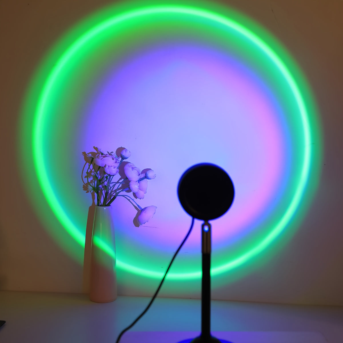 1pc Lámpara de Proyección de Puesta de Sol USB Creativa y Moderna, Proyector de Luz Arcoíris Romántico, Adecuado para Decoración de Dormitorio y Sala de Estar, Brillo Ajustable, Muy adecuada como lámpara de mesa del dormitorio, fondo fotográfico, creando