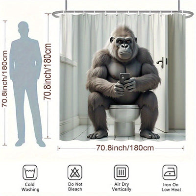1pc Cortina de Ducha Divertida de Gorila Sentado en el Inodoro con Smartphone – Decoración de Baño de Poliéster Humorística, Incluye 12 Ganchos, 179.83x179.83 cm, Fácil de Limpiar, Diseño de Baño Moderno