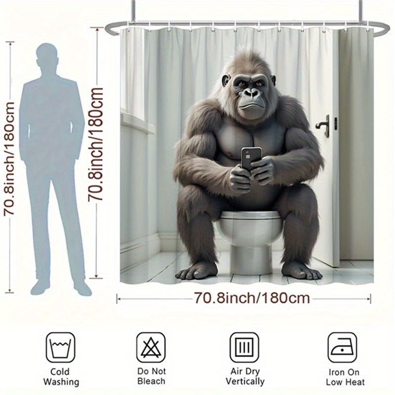 1pc Cortina de Ducha Divertida de Gorila Sentado en el Inodoro con Smartphone – Decoración de Baño de Poliéster Humorística, Incluye 12 Ganchos, 179.83x179.83 cm, Fácil de Limpiar, Diseño de Baño Moderno