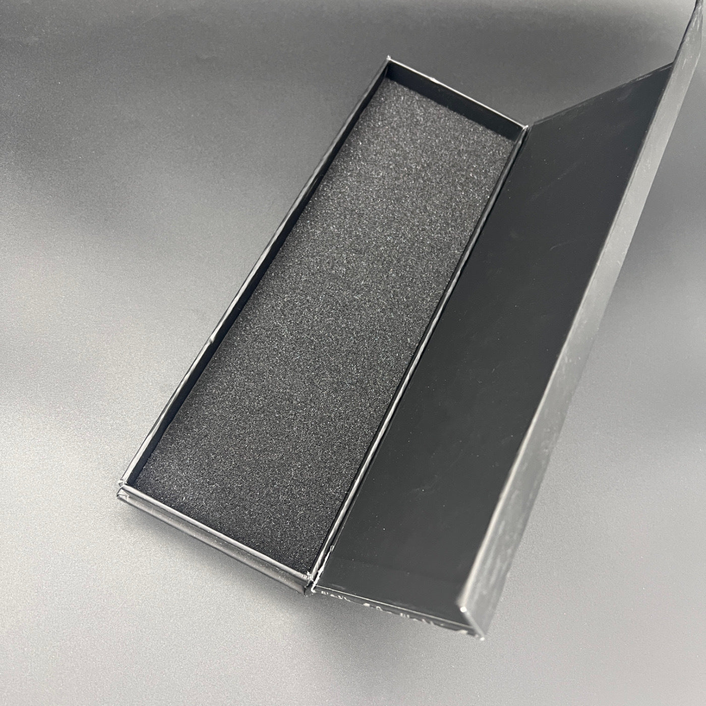 Estuche de exhibición de espada negra de lujo - 10,6" (26,49 cm) caja de almacenamiento de armas antiguas con diseño ornamentado, caja de regalo de cartón duro para cumpleaños, Navidad, Halloween y fiestas, regalo coleccionable, ideal para Navidad