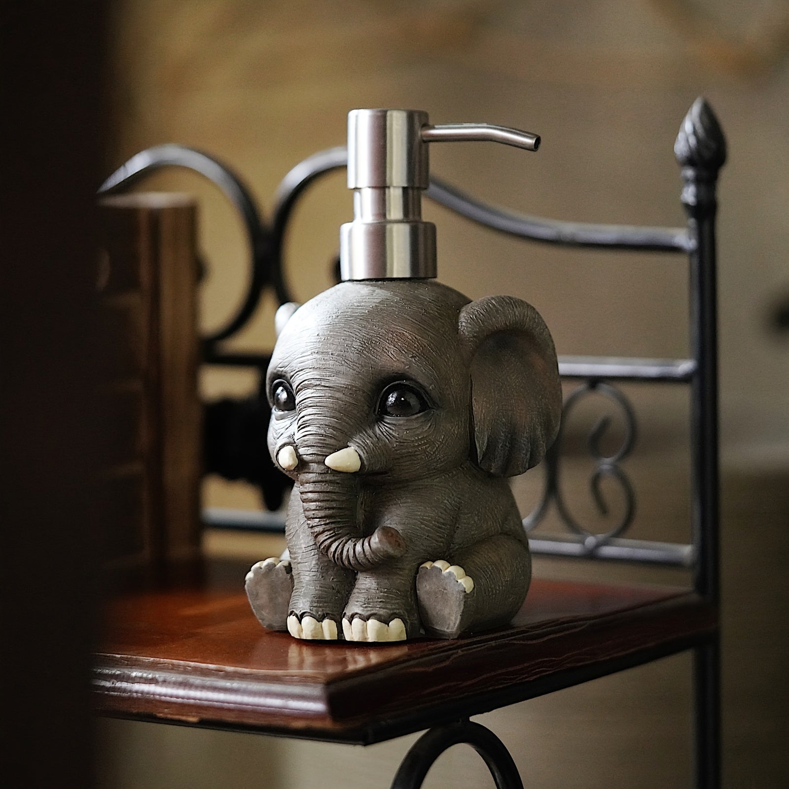 Dispensador de Jabón de Elefante Europeo Vintage - Botella de Loción de Resina Gótica para Baño, Sin PVC, No Necesita Energía