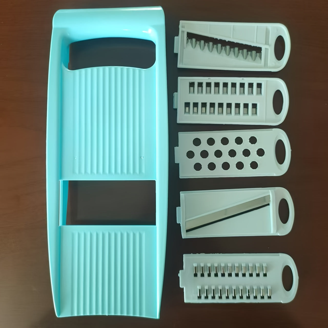Set de cortador y rallador de verduras multifuncional con cuchillas intercambiables, herramienta de cocina mandolina de mano para cortar en juliana y en gofre papas, zanahorias, pepinos, incluye pelador - Gadgets manuales para preparación de alimentos