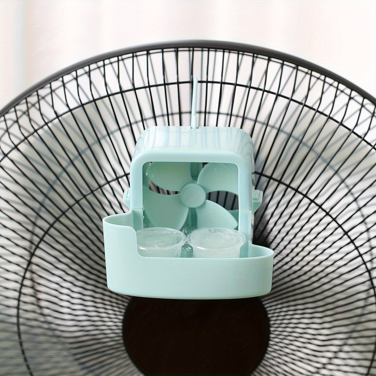 1pc ventilador portátil sin necesidad de perforar - operación con clip, no requiere sostener en mano, ideal para casa, oficina y uso al aire libre - refresca y alivia el calor del verano. Accesorio compacto, enfriador portátil