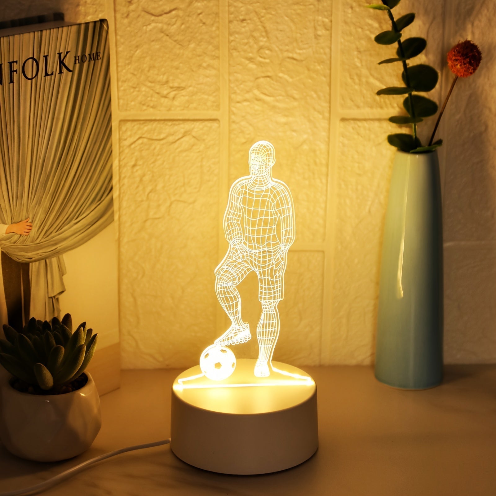 1pc Lámpara de noche 3D de jugador de fútbol, luz cálida de un solo color alimentada por USB, luz ascendente geométrica moderna, luz de noche de mesa de plástico de bajo consumo energético para varios tipos de habitaciones, iluminación creativa de ambien