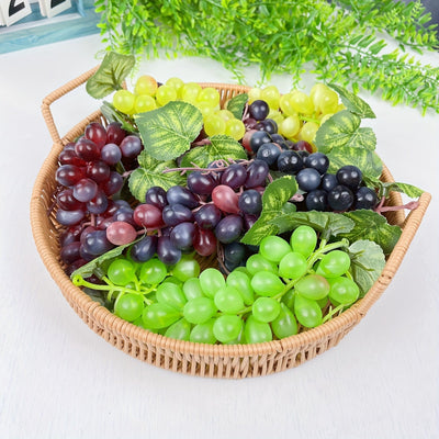 15 piezas de uvas artificiales de 5 colores (6 piezas de 18.03 cm y 9 piezas de 16.51 cm), uvas de plástico realistas y de goma adecuadas para decoración de centros de cocina de vino de frutas en bodas, decoración de vacaciones y decoración del hogar